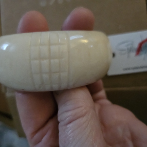 Facette Bangle - Cream - Picture 2 of 2